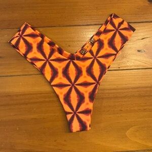 NWOT SKATIE Mandi Bikini Bottoms in Lava! Size S!